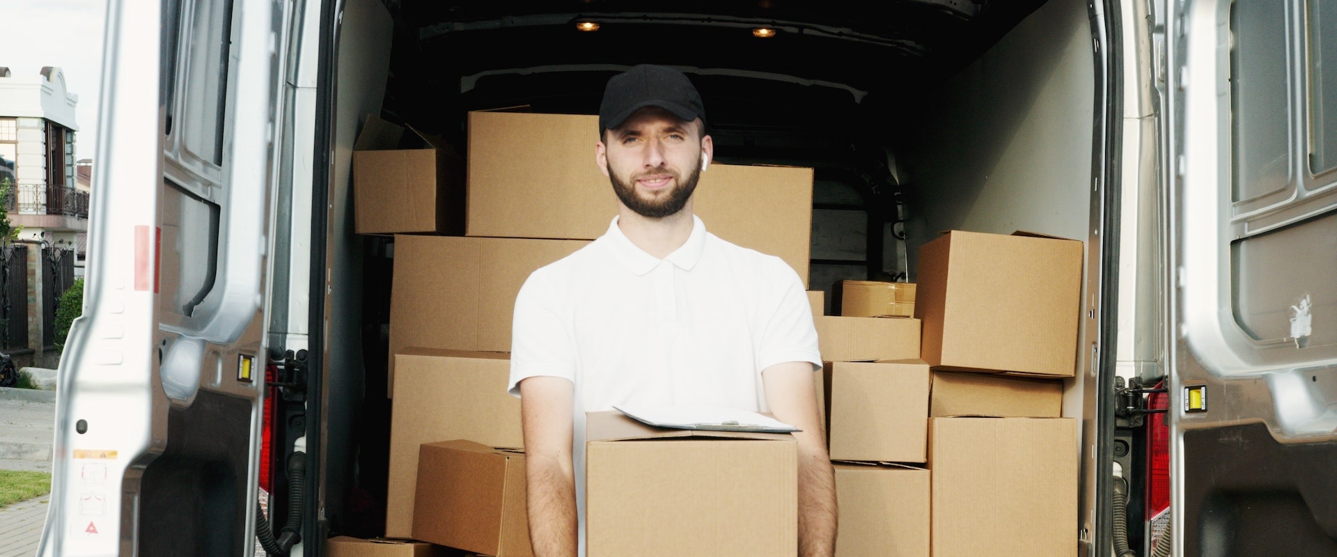 Moving Long Distance: What to Know Before Hiring a Moving Company